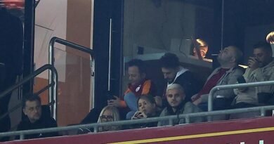 Mauro Icardi ile Wanda Nara, Ofspor maçını beraber izledi