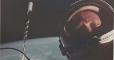 Uzayda ilk selfie de satışa çıkarılıyor