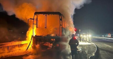 Diyarbakır’da otobüs seyir halinde alev aldı