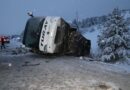 Erzincan’da yolcu otobüsü devrildi: 2 kişi öldü, 21 kişi yaralandı