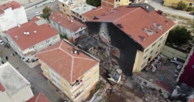 Kadıköy’de patlamanın yaşandığı bina yıkılmaya başladı