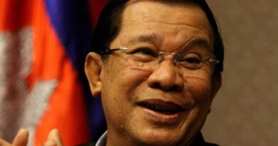 Kamboçya’da yeni dönem: Başbakanı 39 yıllık görevini oğluna devrediyor