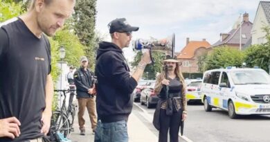 Kopenhag’da seri küstahlık… Türk Büyükelçiliği önünde çirkin eylem