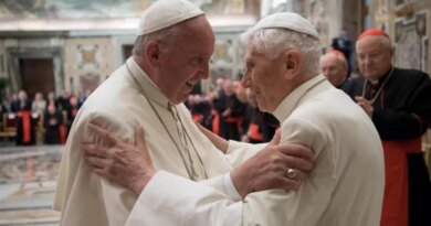 Papa Francis: Emekli Papa Benedictus çok hasta, onu hatırlayın ve dua edin