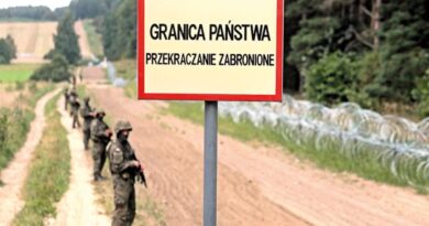 Polonya, Belarus sınırında asker sayısını arttırıyor