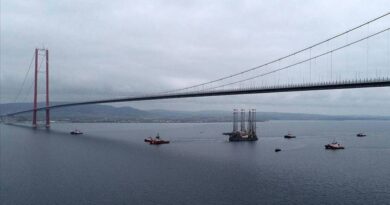 Çanakkale Boğazı çift yönlü olarak geçişlere kapatıldı