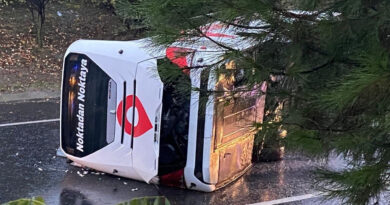 İstanbul’da yolcu otobüsü devrildi: İki kişi hayatını kaybetti